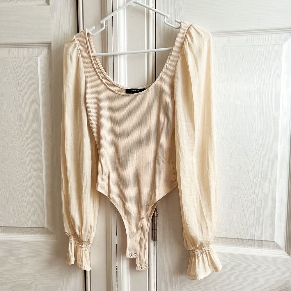 Forever 21 🍨 Size Small Women Cream Nude Bodysuit Blouse Ribbed w Puffy Sleeve